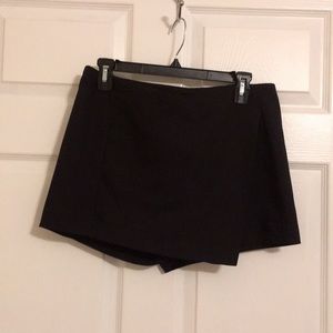 Express black skort size 8